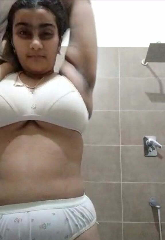 hot desi girl with big boobs